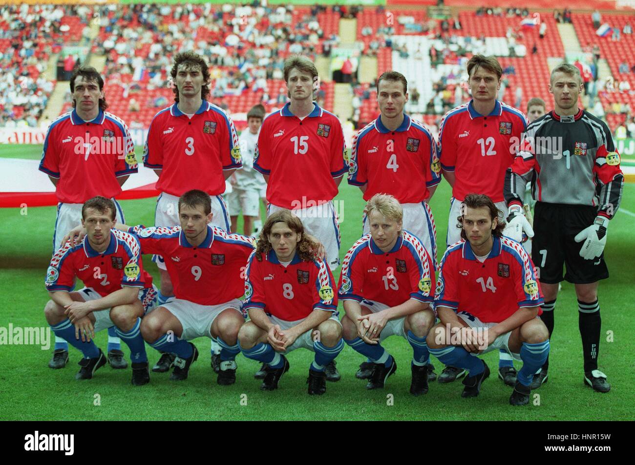 czech-republic-team-group-euro-96-18-june-1996-HNR15W.jpg