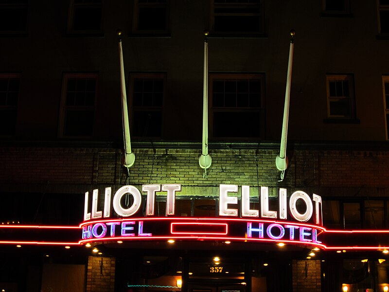 800px-Hotel_Elliott_sign_at_night%2C_Astoria.JPG