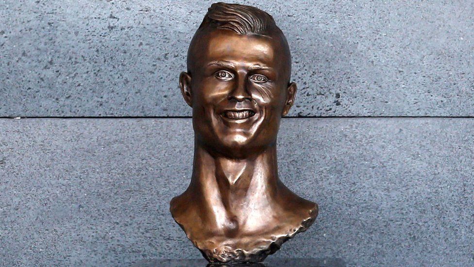 _95390528_ronaldobust.jpg