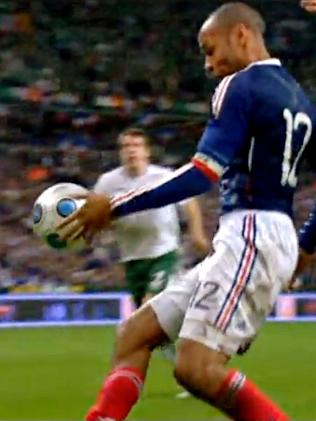 990125-thierry-henry-handball.jpg