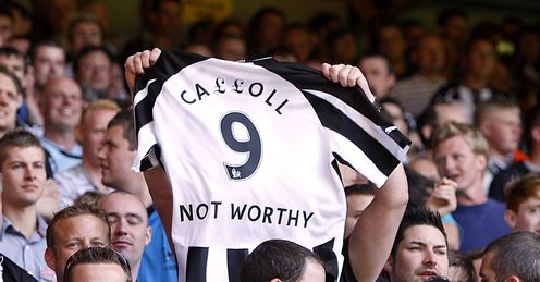 Liverpool-v-Newcastle-Toon-fans-Andy-Carroll-_2591635.jpg