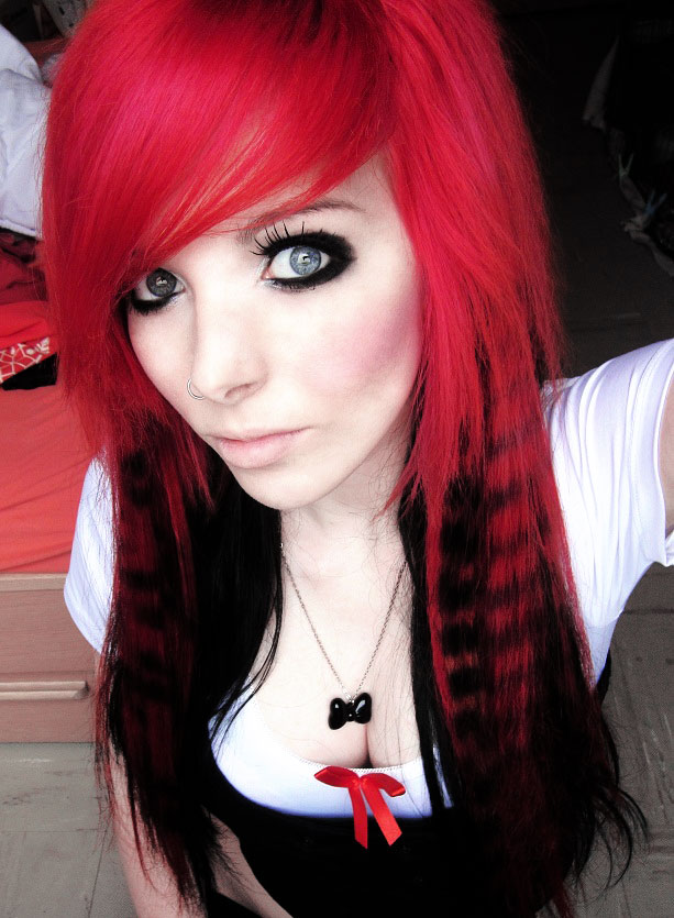 german-scene-queen-emo-girl-ira-vampira-pink-red-hair-coontails-sitemodel-emo-30671819-613-835.jpg